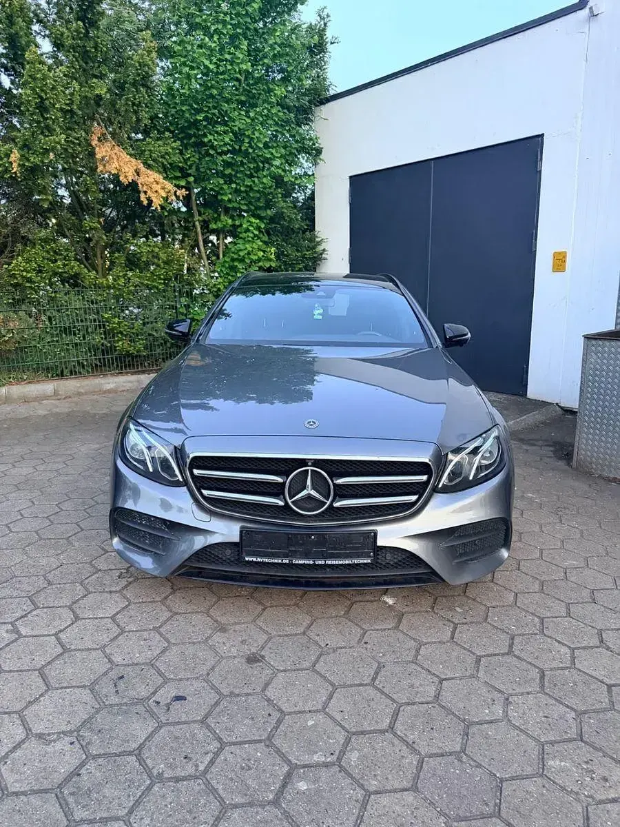 Gebraucht Mercedes E350 AMG line 258 PS (189 kW) 2017 Grau Limousine