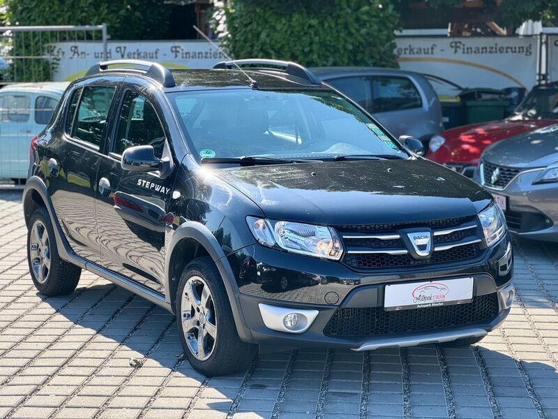 Schwarz Gebraucht 2014 Dacia Sandero Prestige Kleinwagen | 5.990 € (Fairer Preis) - Bild 1/4
