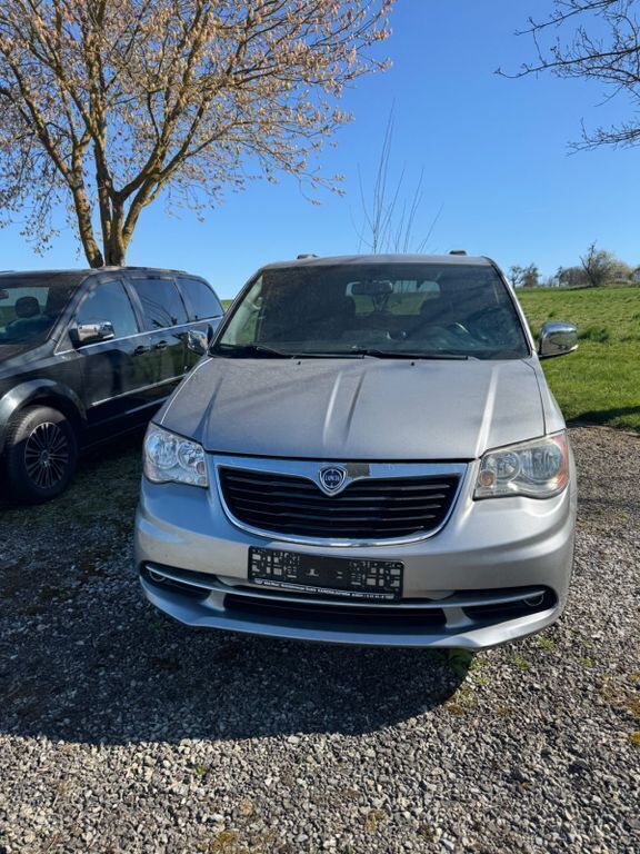 Gebraucht Lancia Voyager S 177 PS (130 kW) 2015 Silber Van / Kleinbus