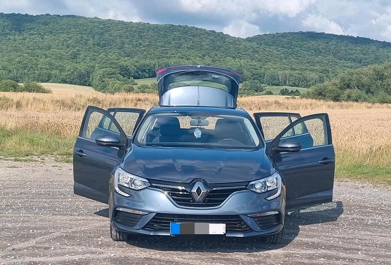 Silber Gebraucht 2017 Renault Mégane GrandTour Kombi | 9.300 € (Fairer Preis) - Bild 1/4