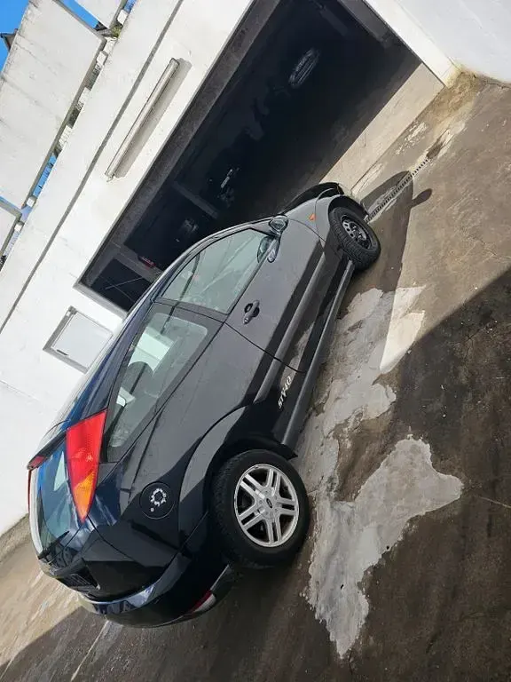 Occasion Ford Focus 75 ch (55 kW) 2001 Noir Berline