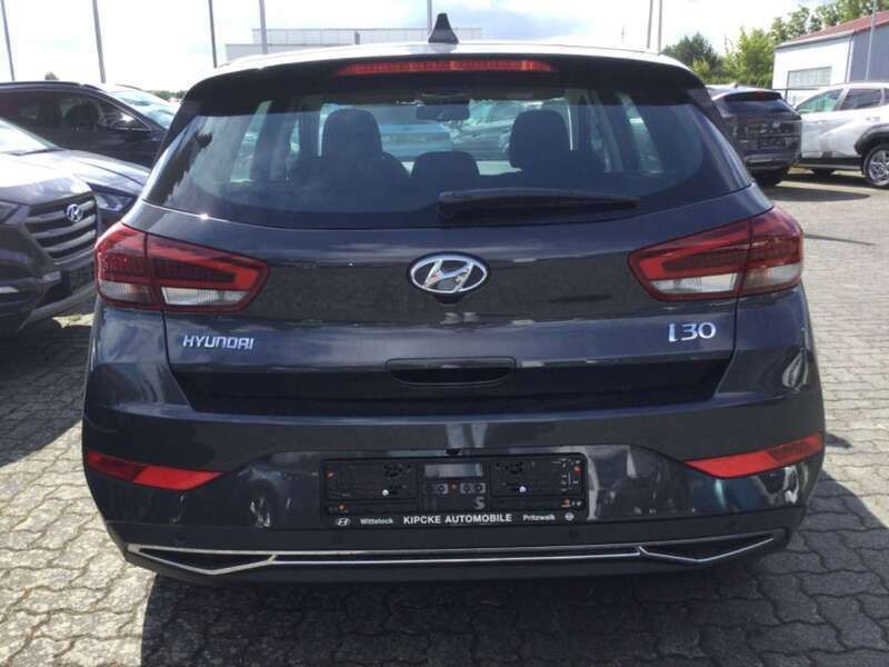 Gebraucht Hyundai i30 Advantage 101 PS (74 kW) 2024 Schwarz Limousine