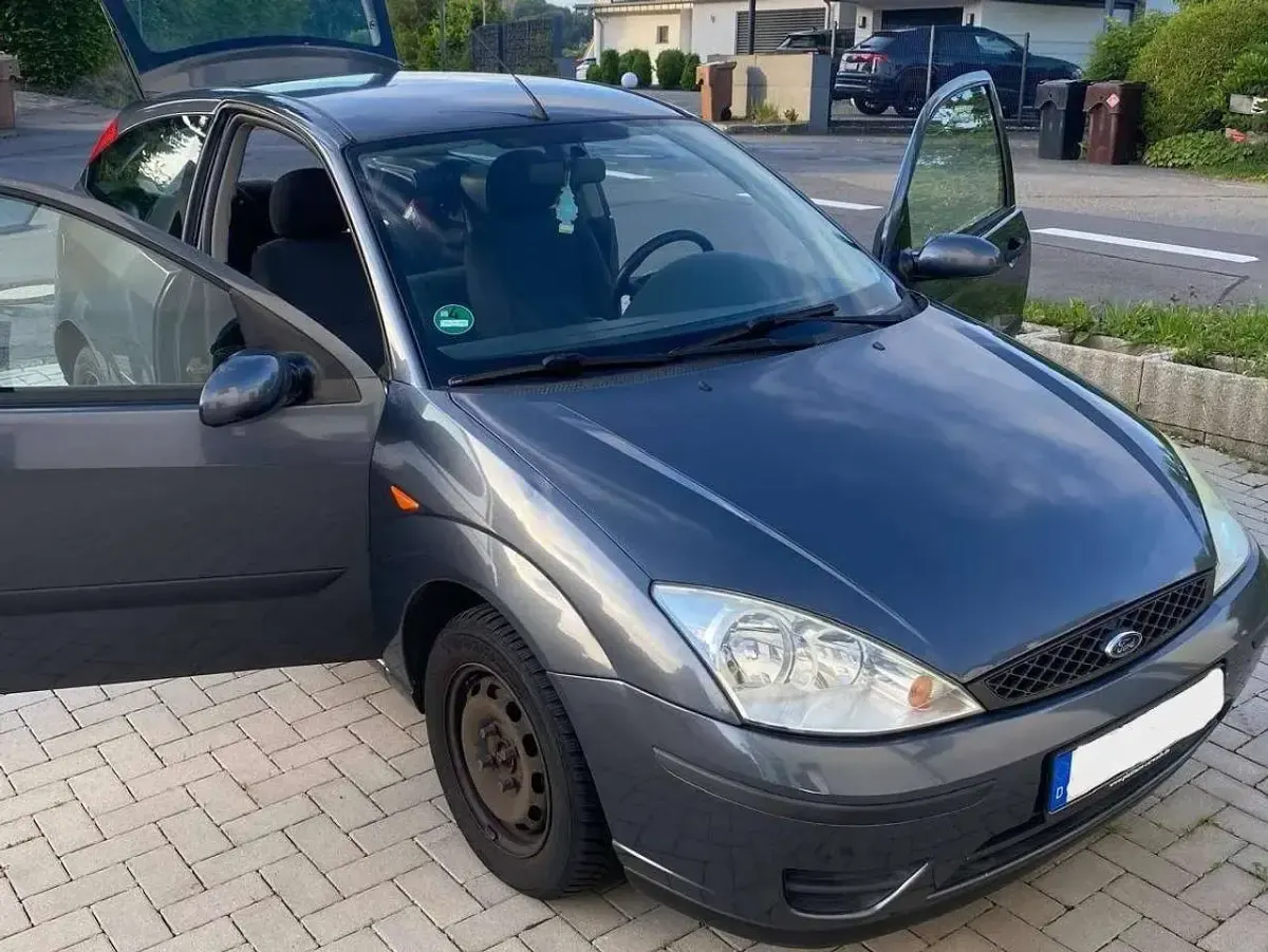 Gebraucht Ford Focus Ambiente 101 PS (74 kW) 2004 Grau Coupé
