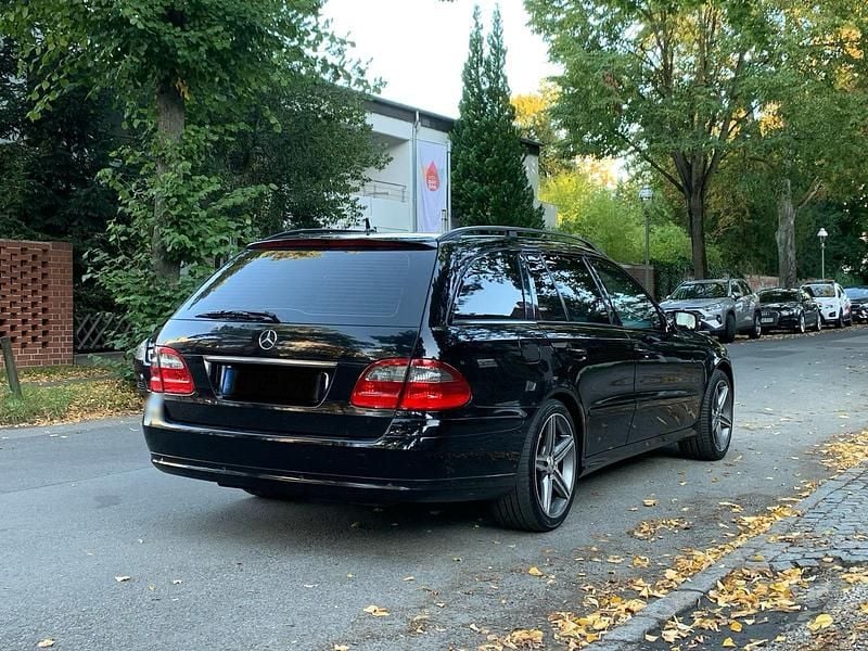 Gebraucht Mercedes E220 170 PS (125 kW) 2007 Schwarz Kombi