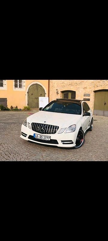Weiß Gebraucht 2011 Mercedes 190 AMG Limousine | 18.500 € - Bild 1/4