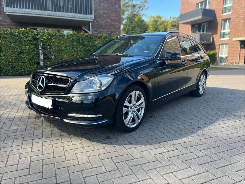Schwarz Gebraucht 2014 Mercedes C220 Avantgarde Kombi | 8.299 € (Superpreis) - Bild 1/4