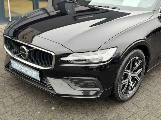 Gebraucht Volvo V60 145 PS (106 kW) 2023 Kombi