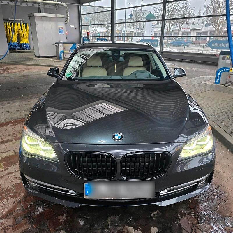 Gebraucht BMW 740L 313 PS (230 kW) 2013 Grau Limousine