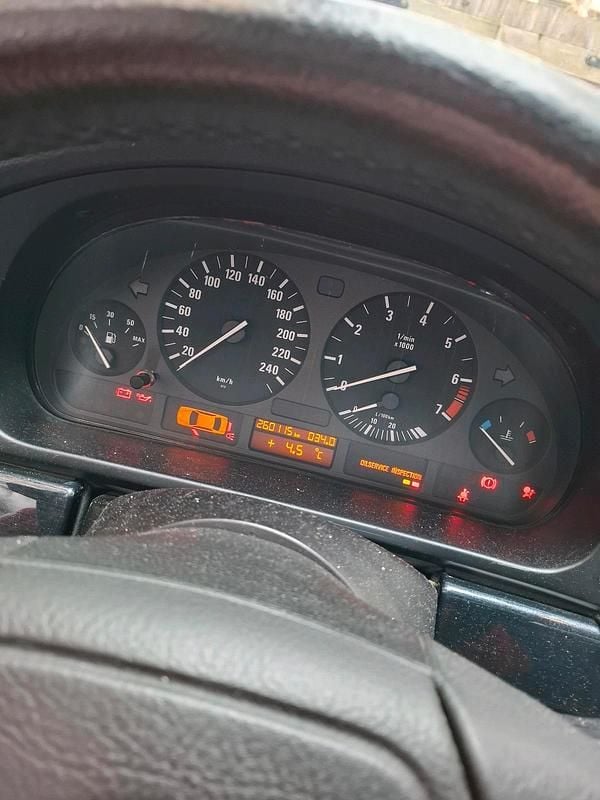 Gebraucht BMW 523 170 PS (125 kW) 1997 Silber Limousine