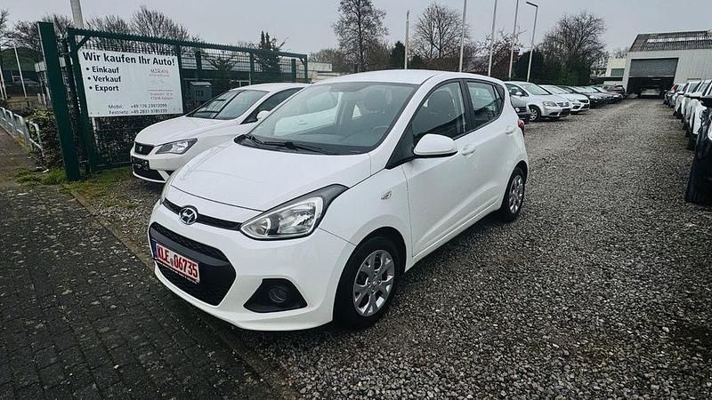 Gebraucht Hyundai i10 Trend 69 PS (50 kW) 2016 Weiß Kleinwagen