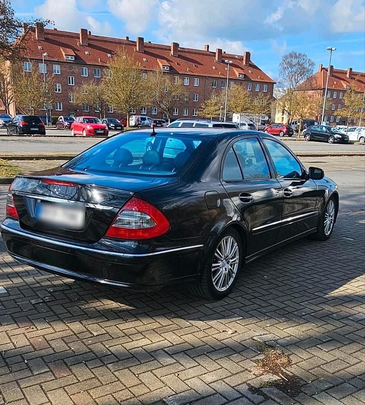 Gebraucht Mercedes E320 Avantgarde 190 PS (139 kW) 2007 Schwarz Limousine