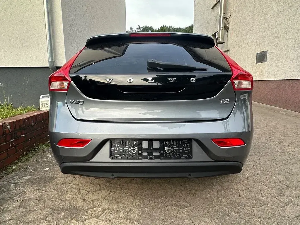 Gebraucht Volvo V40 Kinetic 122 PS (89 kW) 2017 Grau Limousine