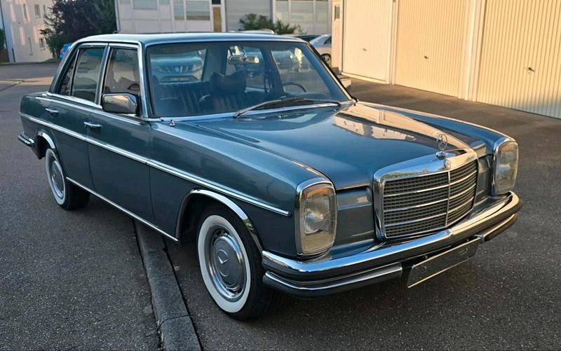 Blau Gebraucht 1973 Mercedes W115 Limousine | 11.900 € - Bild 1/4