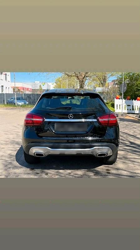 Gebraucht Mercedes GLA180 109 PS (80 kW) 2017 Schwarz SUV