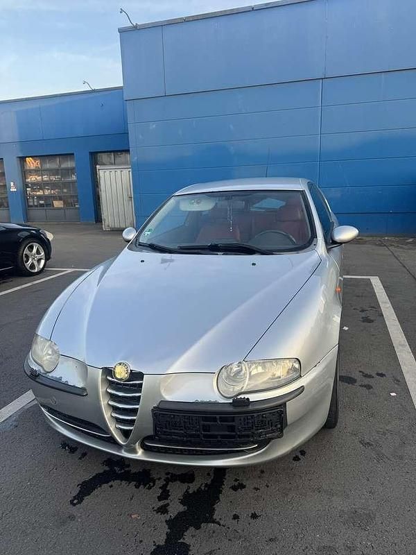 Gebraucht 2001 Alfa Romeo 147 Distinctive Kleinwagen | 12.500 € - Bild 1/4
