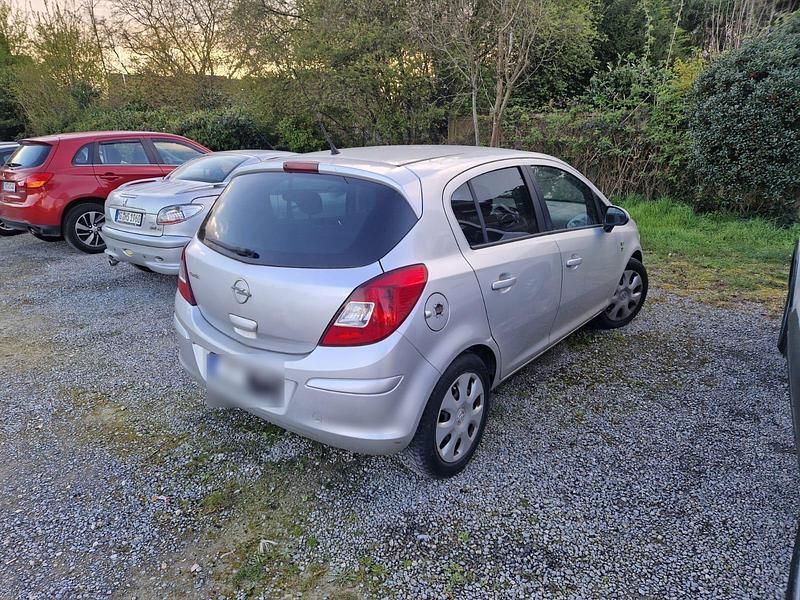Gebraucht Opel Corsa 87 PS (63 kW) 2011 Silber Kleinwagen
