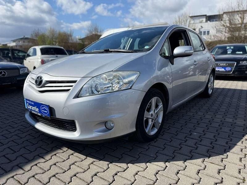 Gebraucht Toyota Auris Edition 132 PS (97 kW) 2011 Silber Kleinwagen