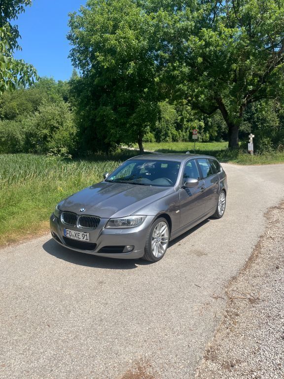 Grau Gebraucht 2009 BMW 330 Kombi | 7.500 € (Guter Preis) - Bild 1/4