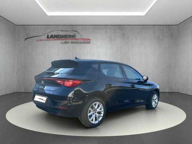 Neu Seat Leon Style 116 PS (85 kW) 2025 Blau Limousine