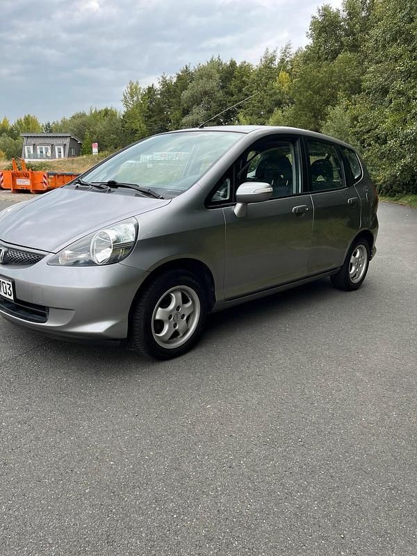 Grau Gebraucht 2004 Honda Jazz Kleinwagen | 1.950 € (Fairer Preis) - Bild 1/4