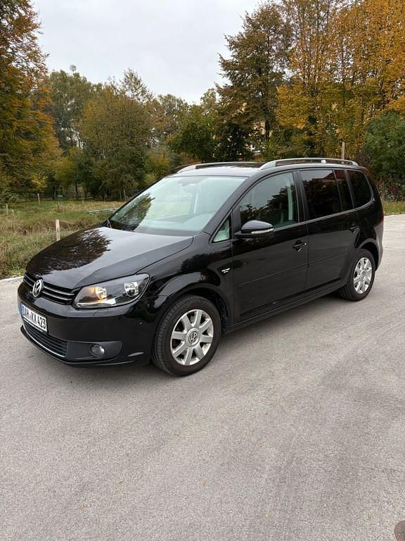 Schwarz Gebraucht 2014 VW Touran Life Van / Kleinbus | 9.900 € (Fairer Preis) - Bild 1/4