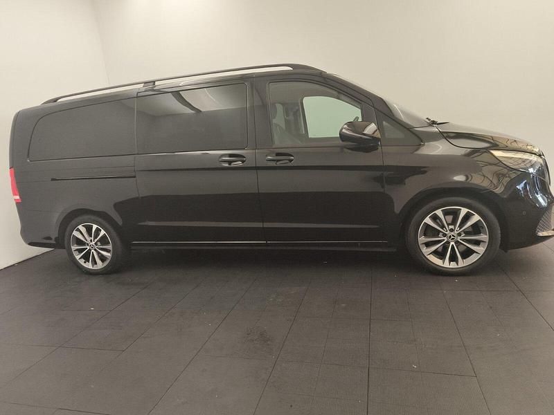 Gebraucht Mercedes V300 237 PS (174 kW) 2024 Obsidianschwarz metallic Van / Kleinbus