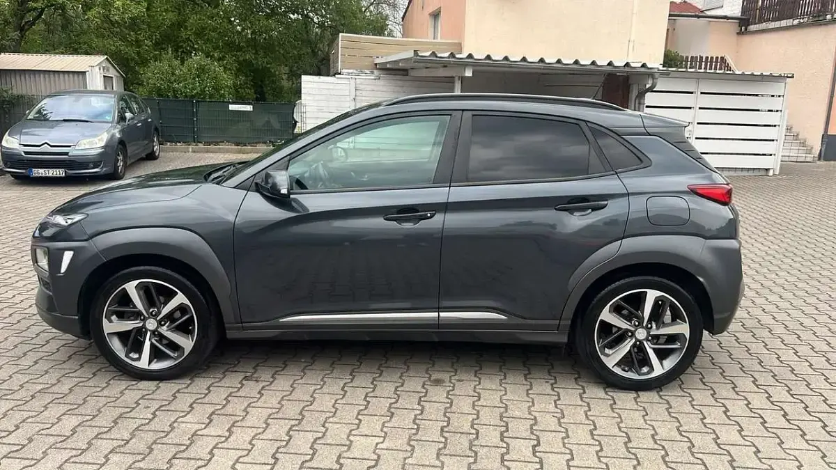 Gebraucht Hyundai Kona Premium 120 PS (88 kW) 2018 Dark knight / mic SUV