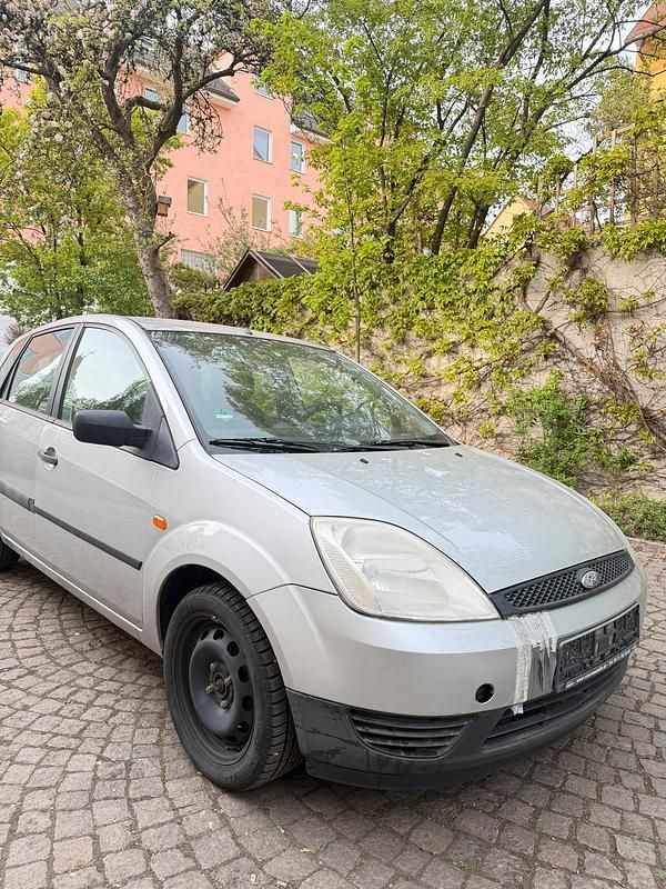 Używany Ford Fiesta 69 KM (50 kW) 2008 Srebrny Hatchback