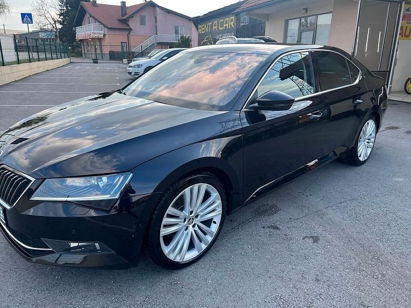 Schwarz Gebraucht 2015 Skoda Superb Limousine | 18.350 € - Bild 1/4
