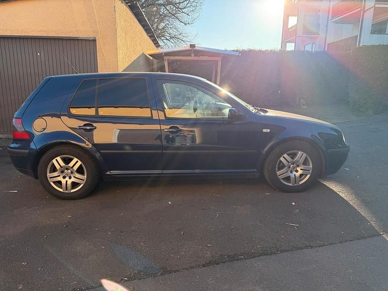 Gebraucht VW Golf IV 101 PS (74 kW) 2002 Blau Kleinwagen