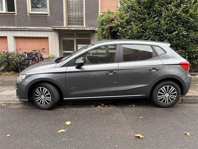 Grau Gebraucht 2017 Seat Ibiza Reference Kleinwagen | 9.500 € (Fairer Preis) - Bild 1/4