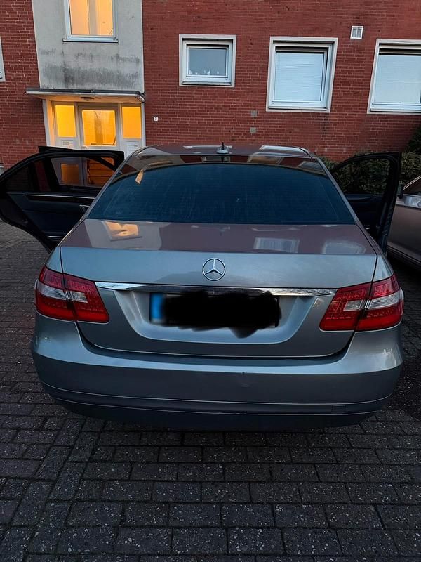 Usata Mercedes E200 135 CV (99 kW) 2011 Grigio Berlina