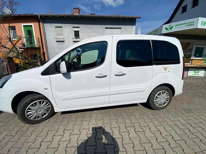 Weiß Gebraucht 2016 Citroën Berlingo PureTech Van / Kleinbus | 8.950 € (Guter Preis) - Bild 1/4
