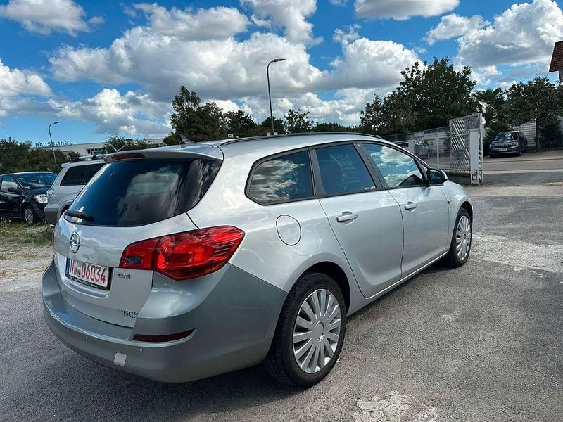 Gebraucht Opel Astra Design Edition 110 PS (80 kW) 2011 Silber Kombi