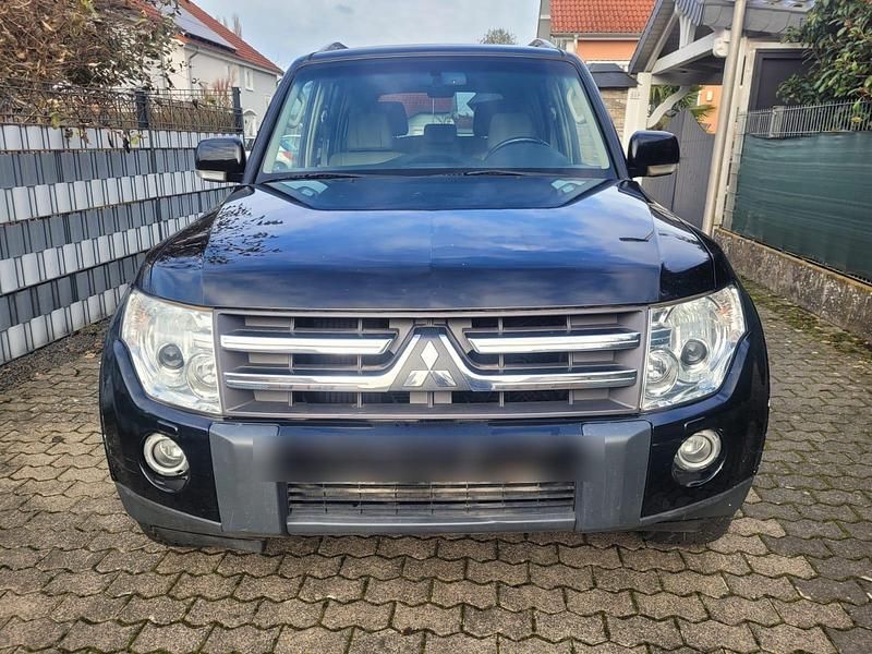 Schwarz Gebraucht 2008 Mitsubishi Pajero SUV | 9.399 € - Bild 1/4