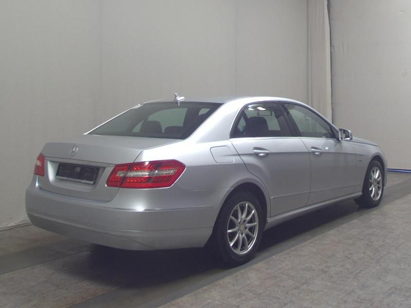 Gebraucht Mercedes E220 170 PS (125 kW) 2012 Iridium silber metalliclack (metallic) Limousine