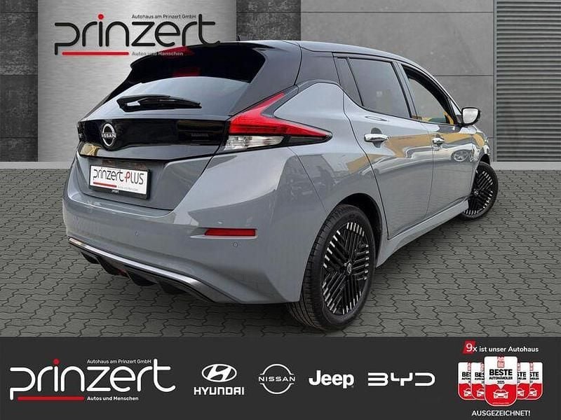 Gebraucht Nissan Leaf Tekna 110 kW (150 PS) 2023 Ceramic grey p/black m Kleinwagen