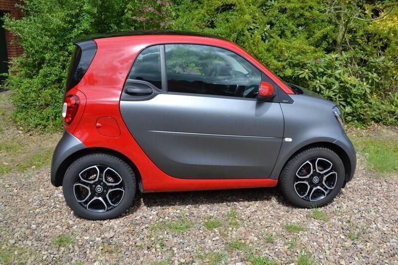 Grau Gebraucht 2018 Smart ForTwo Coupé Coupé | 7.800 € (Fairer Preis) - Bild 1/4