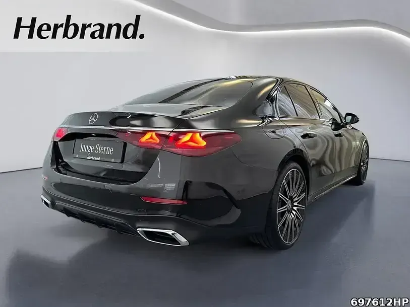Gebraucht Mercedes E200 AMG 204 PS (150 kW) 2024 Metalliclack obsidianschwarz m Limousine