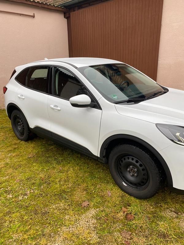 Gebraucht Ford Kuga 120 PS (88 kW) 2021 Weiß SUV
