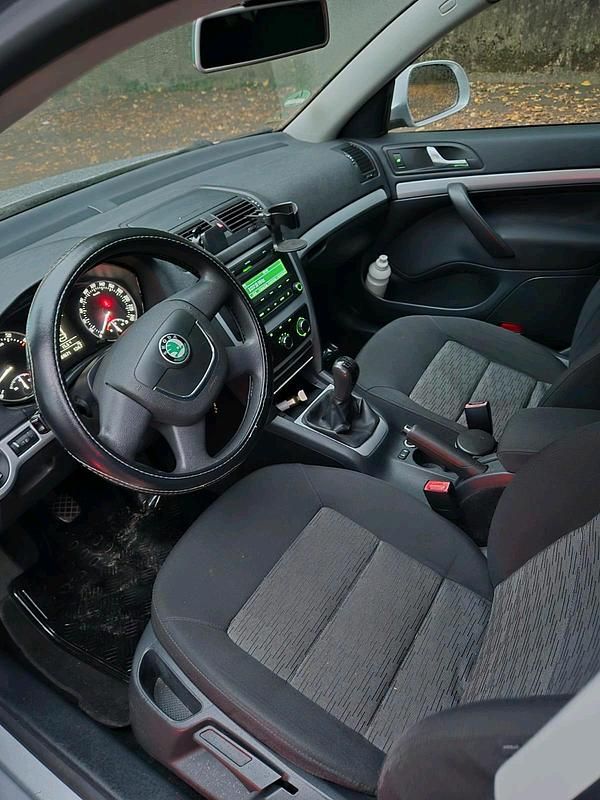 Gebraucht Skoda Octavia 105 PS (77 kW) 2010 Silber Limousine