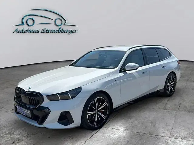 Gebraucht BMW 540 M Sport 303 PS (222 kW) 2025 Weiß Kombi