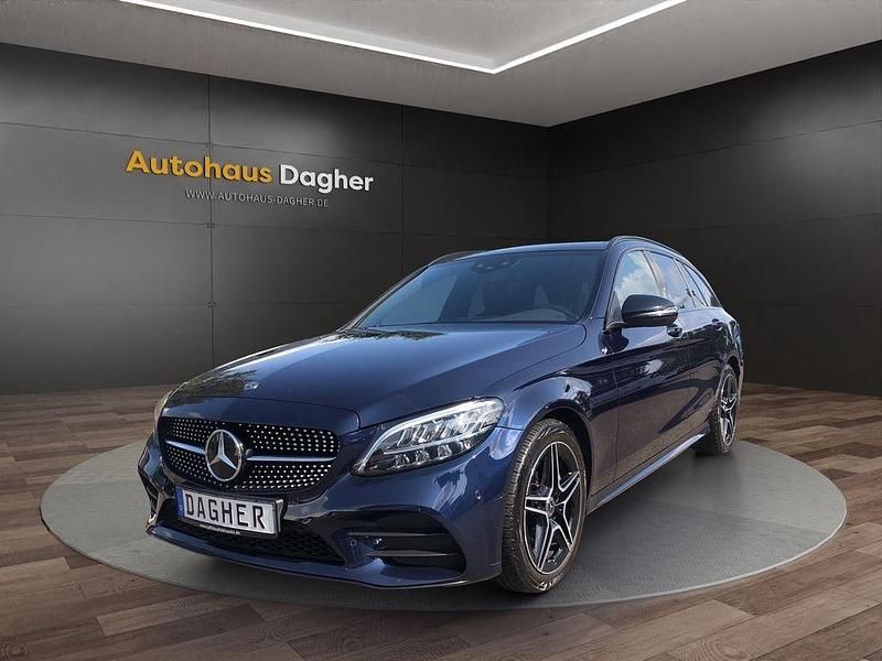 Blau Gebraucht 2020 Mercedes C220 AMG line Limousine | 26.490 € (Fairer Preis) - Bild 1/4