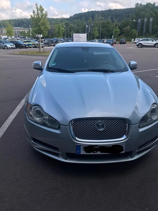 Silber Gebraucht 2009 Jaguar XF Limousine | 7.600 € - Bild 1/4