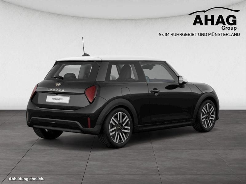 Second-hand Mini Cooper 114 kW (156 CP) 2025 Negru Hatchback