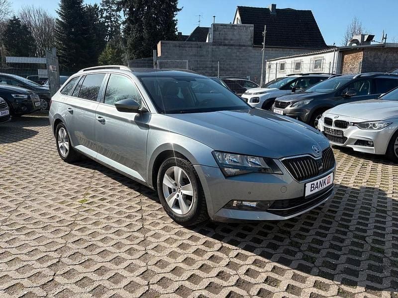 Gebraucht Skoda Superb 120 PS (88 kW) 2018 Business grau metallic Kombi