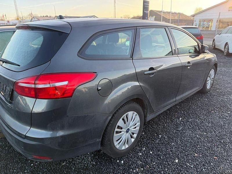 Gebraucht Ford Focus Business Edition 120 PS (88 kW) 2017 Grau Limousine