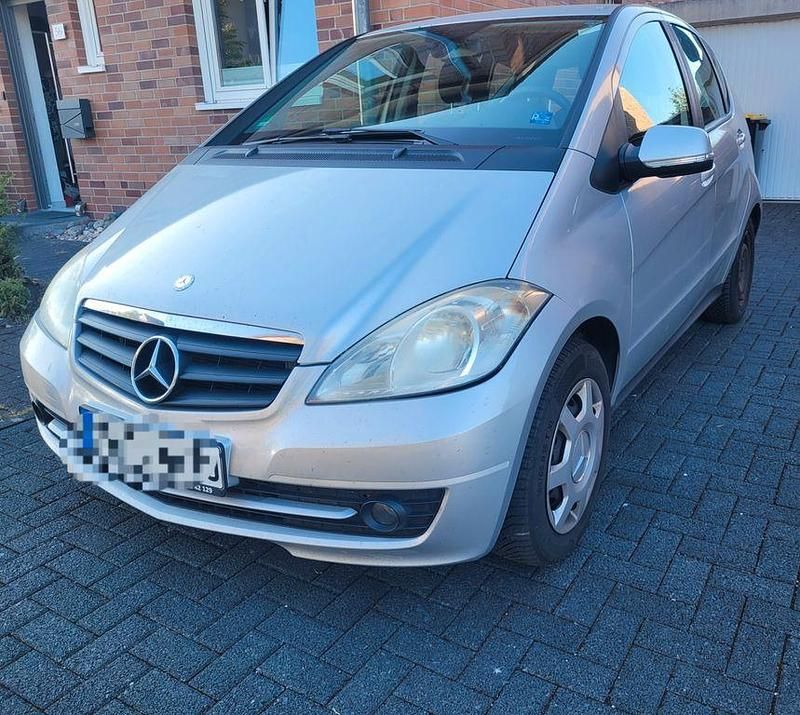 Silber Gebraucht 2009 Mercedes A180 Van / Kleinbus | 1.111 € (Fairer Preis) - Bild 1/4
