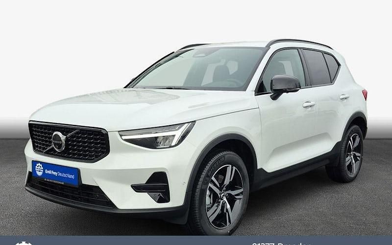 Neu Volvo XC40 Plus 163 PS (119 kW) 2026 Weiß SUV