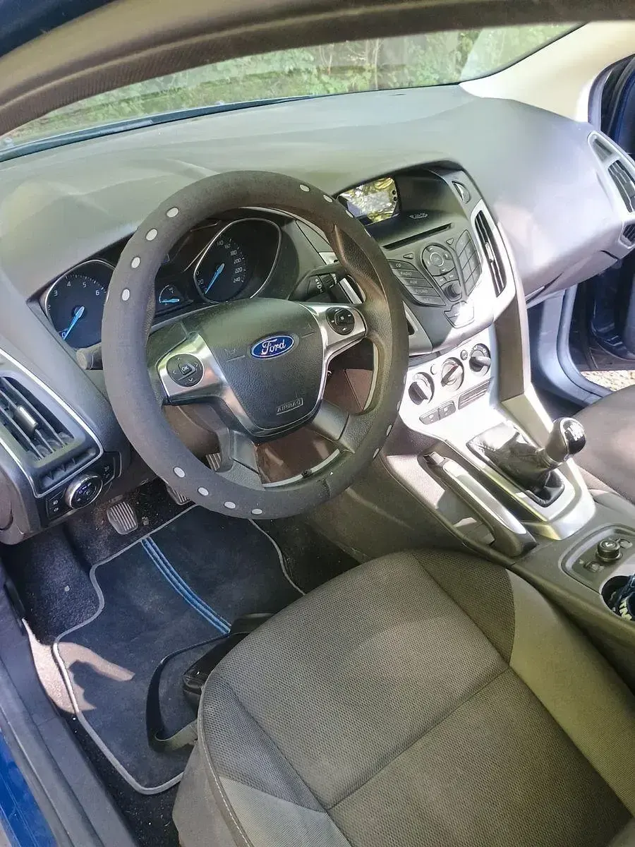Gebraucht Ford Focus Trend 125 PS (91 kW) 2012 Blau Kombi